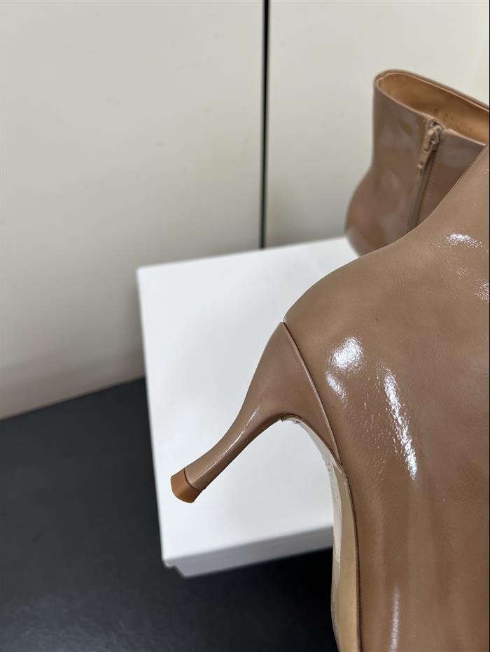 20251128174331304 390